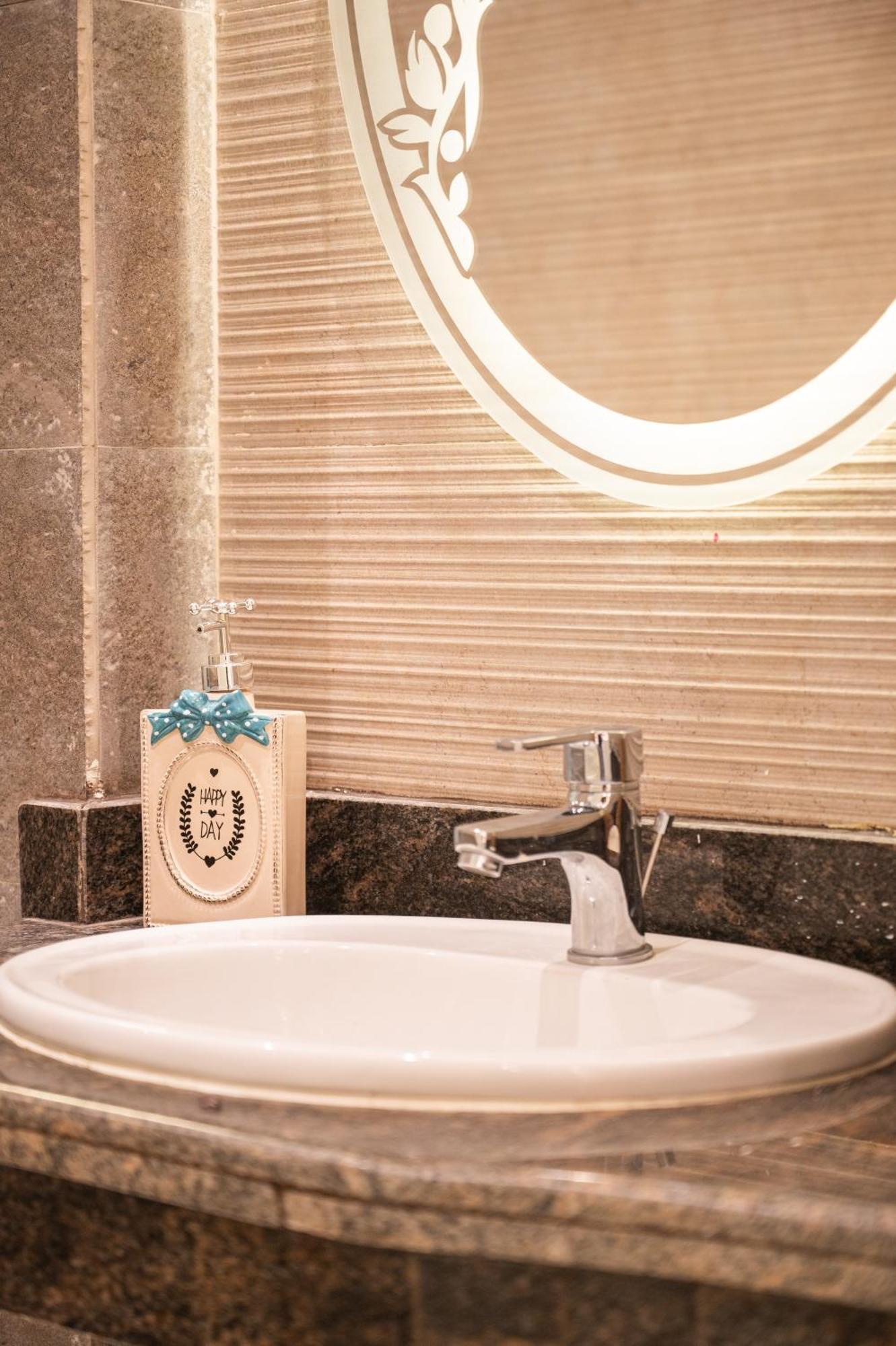 Luxury, Cozy, Modern In Downtown Apartment Cairo